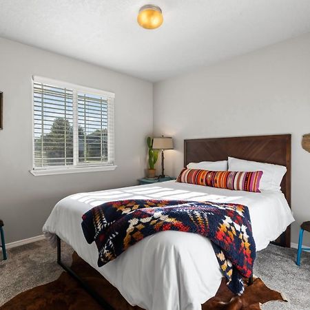 Southwestern Style 4 Bedroom Nampa Home Sleeps 16! 외부 사진