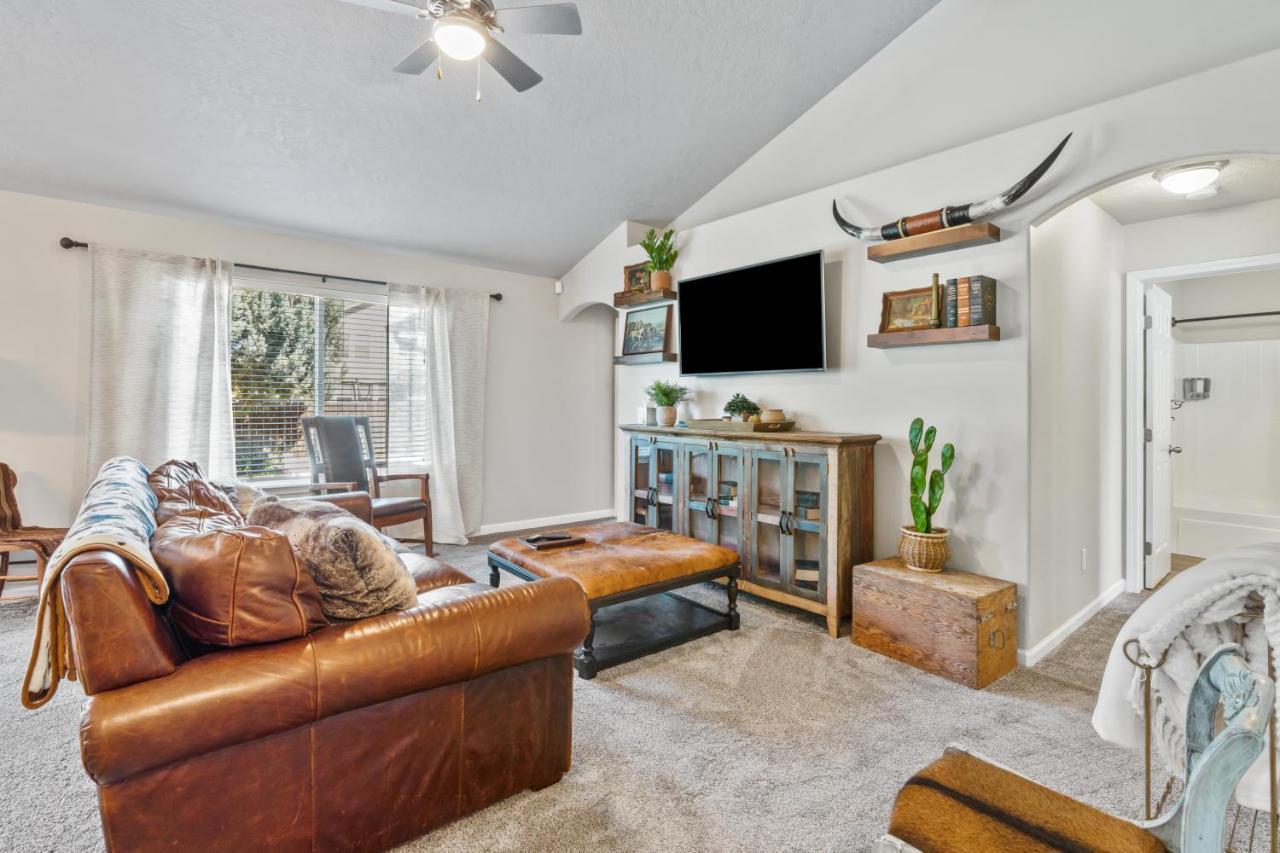 Southwestern Style 4 Bedroom Nampa Home Sleeps 16! 외부 사진