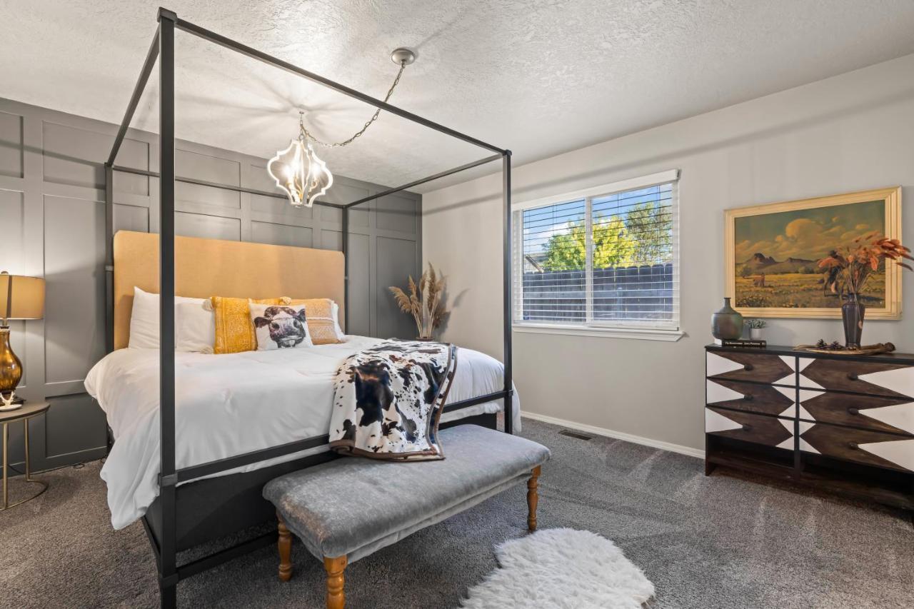 Southwestern Style 4 Bedroom Nampa Home Sleeps 16! 외부 사진