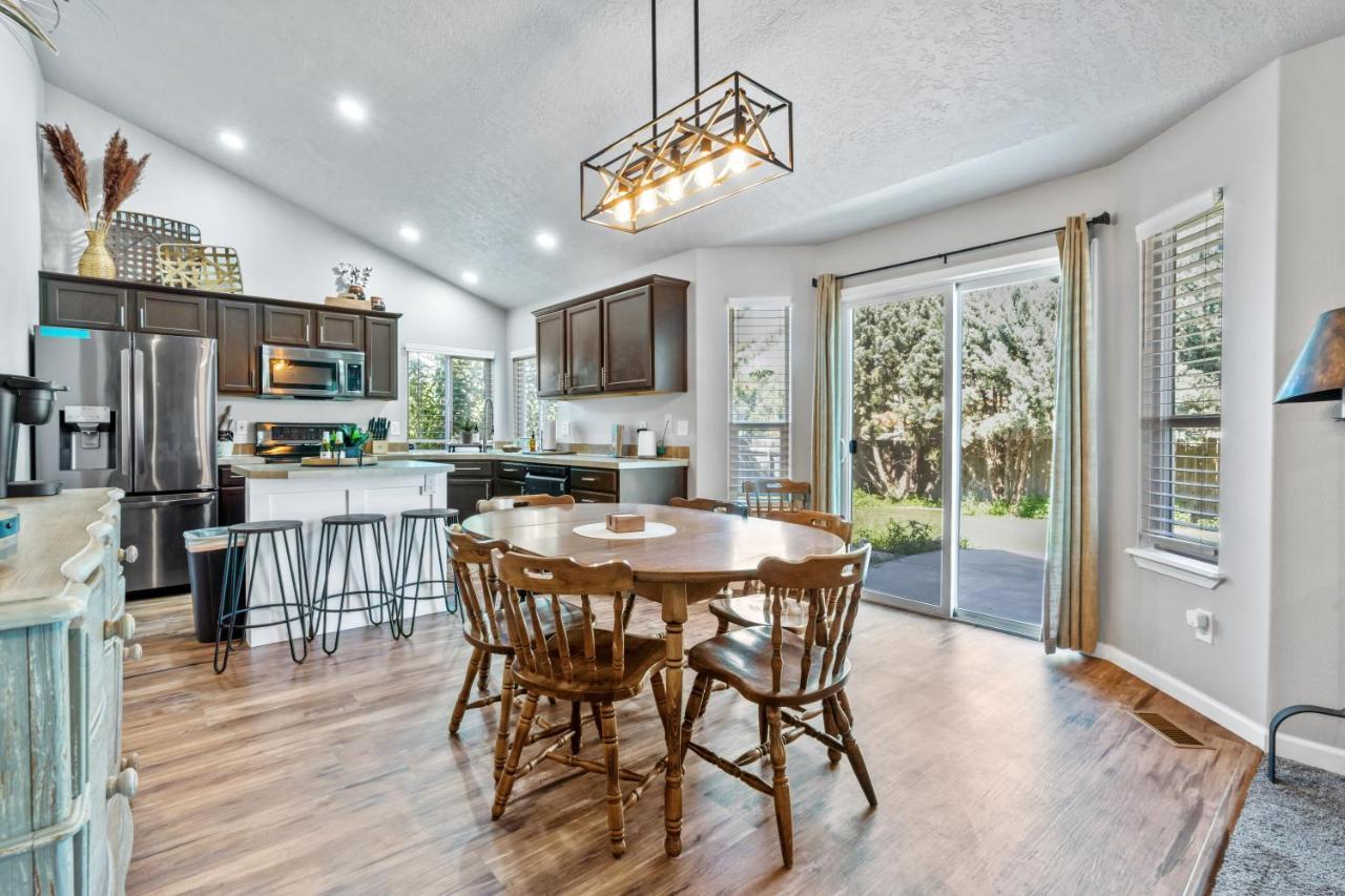 Southwestern Style 4 Bedroom Nampa Home Sleeps 16! 외부 사진