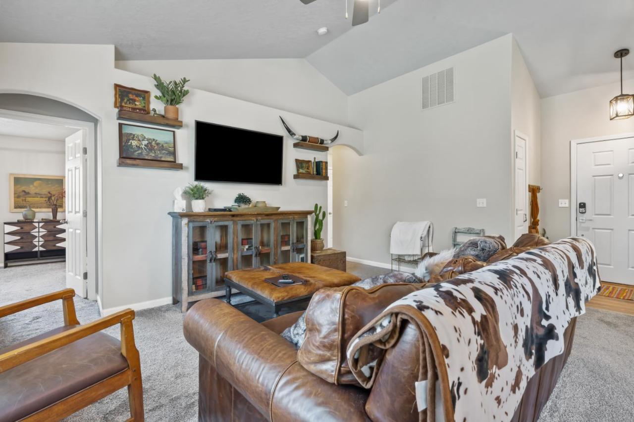 Southwestern Style 4 Bedroom Nampa Home Sleeps 16! 외부 사진