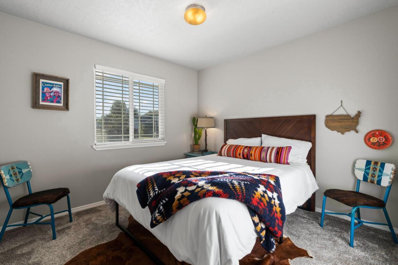 Southwestern Style 4 Bedroom Nampa Home Sleeps 16! 외부 사진